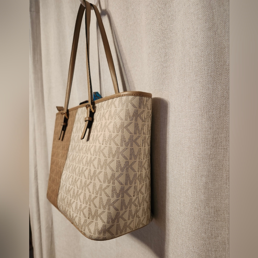 Michael Kors Large Jet Set Camel Multicolor Zip Top Tote - Picture 10 of 16